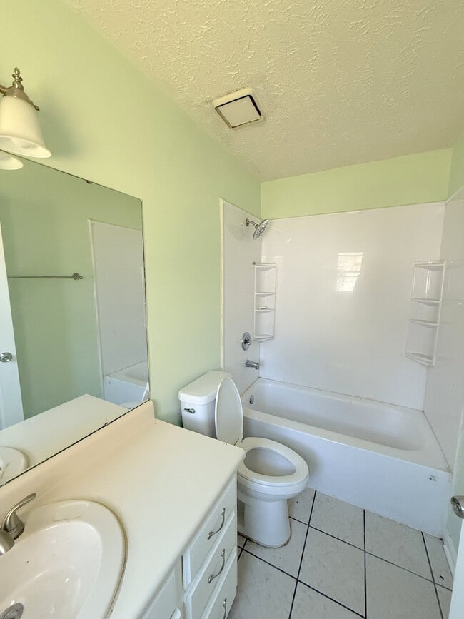 Building Photo - 158 Lewis Ln