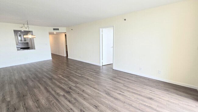 Building Photo - 3100 W Rolling Hills Cir