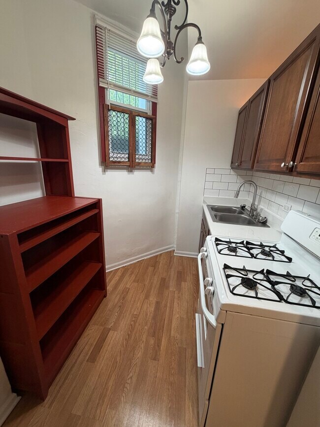 Building Photo - 6225 N Francisco Ave