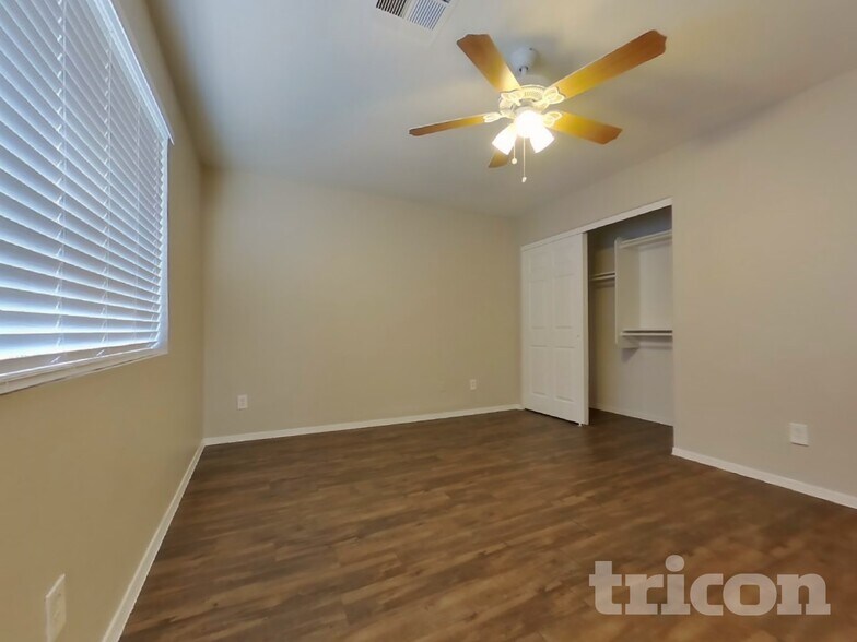 Building Photo - 7211 S 8th Pl