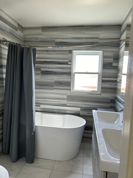 full bath - 58 W Sierra Madre Blvd