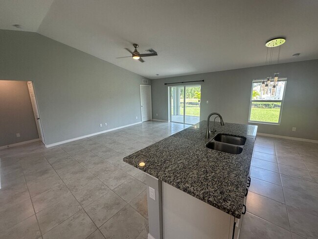 Building Photo - FREE APPLICATION SPECIAL- 3 Bedroom + Den ...