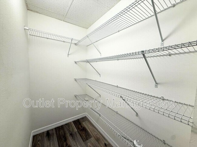 Building Photo - 5130 Curry Ford Rd