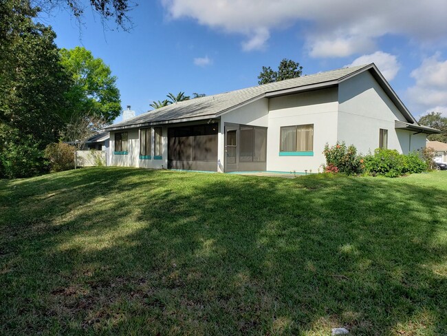 Building Photo - 3 Bed, 2 Bath, 2 Car garage.