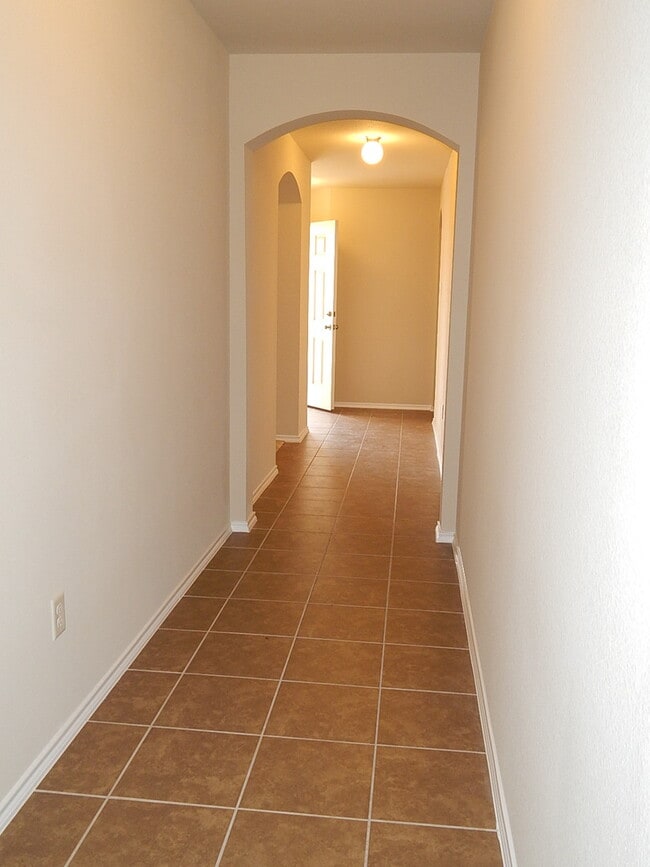 Building Photo - Beautiful 4 Bedroom Available in The Verandah