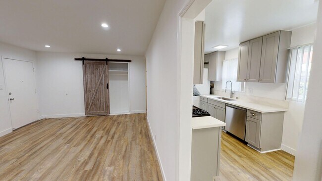 Interior Photo - *FREE RENT* 1 bed/1 bath unit in Valley Village!!