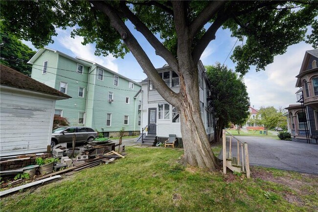 Building Photo - 500 Oxford St