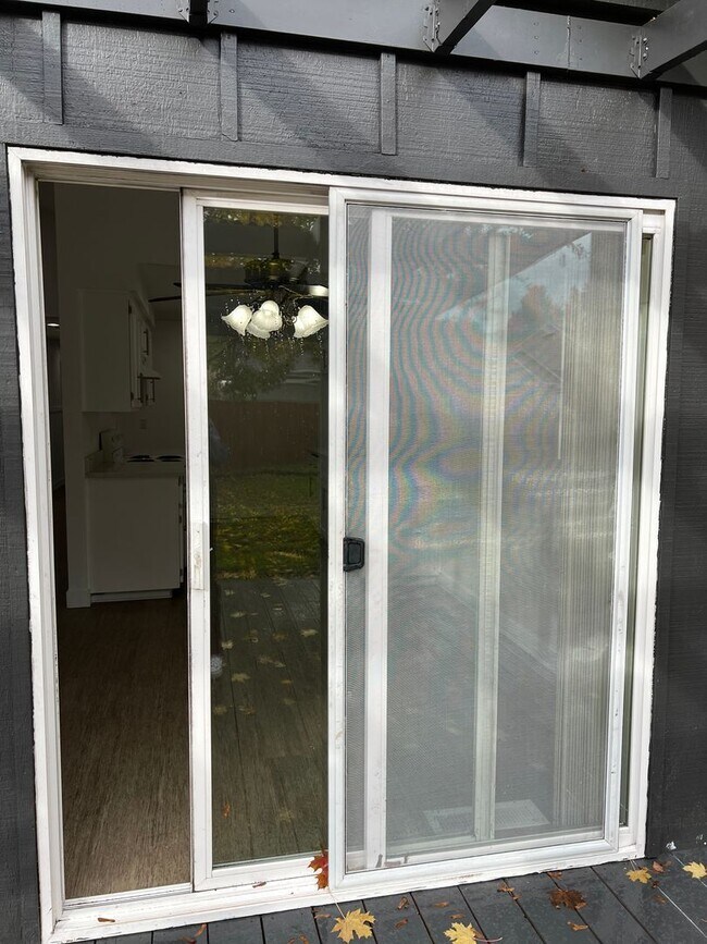 Building Photo - Beautiful 3 bedroom 2 bath house in Eugene!  $500 OFF YOUR FIRST MONTH'S RENT!