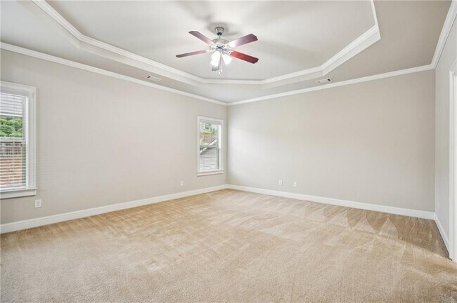 Building Photo - 5180 Mirror Lake Dr