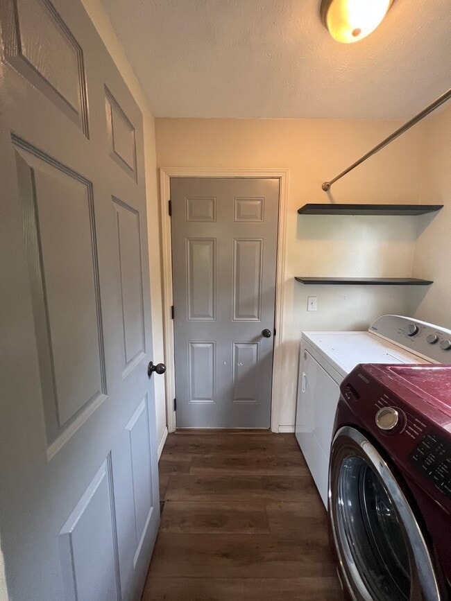 Building Photo - 5Br Basement Home