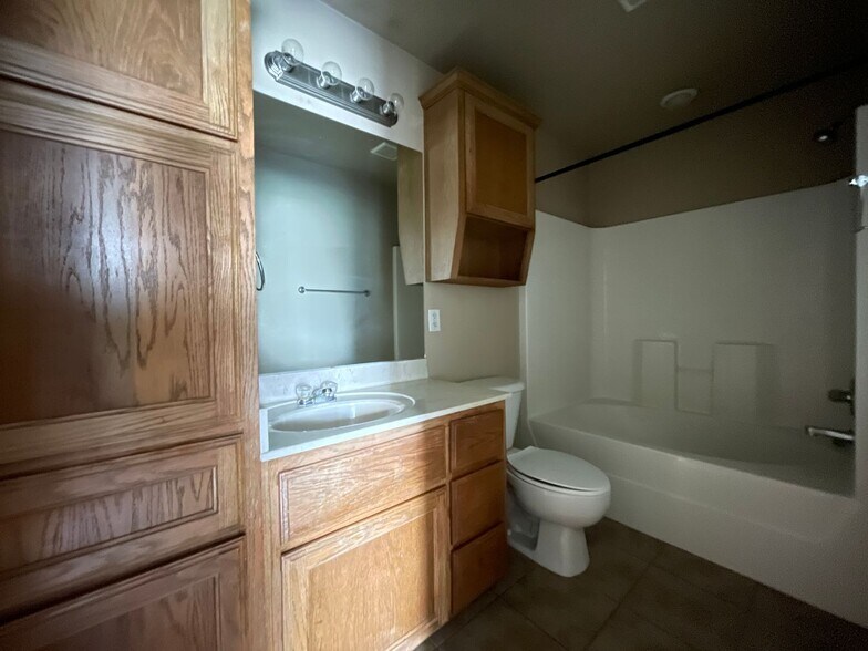 Building Photo - 1109 Powder River Dr