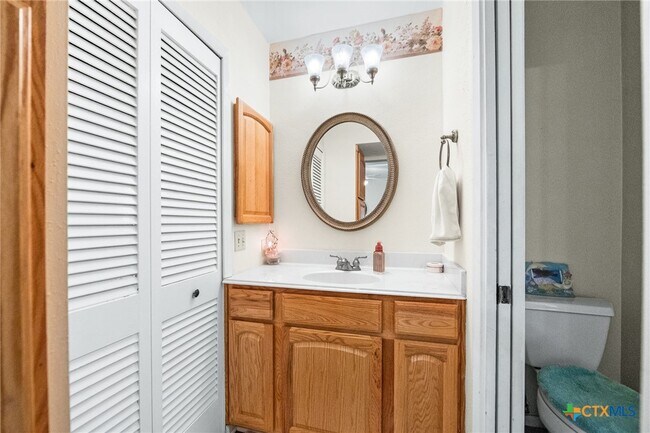 Building Photo - 619 Strings Dr