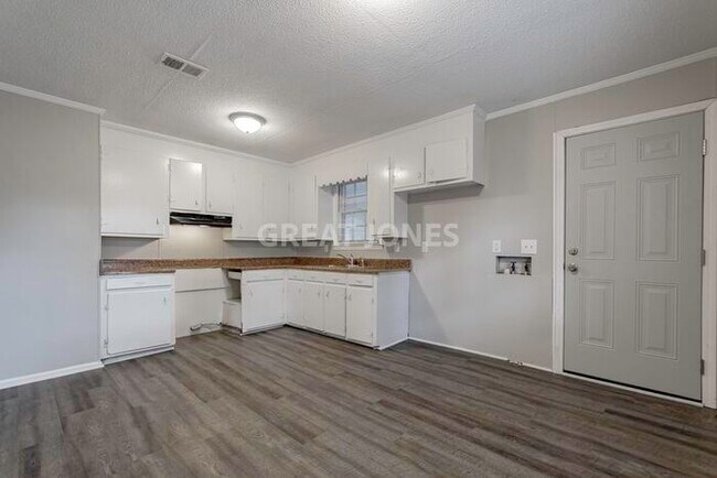 Building Photo - 1209 Hemlock St