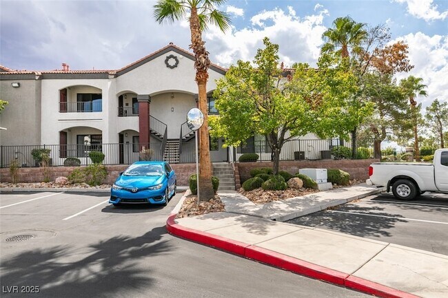 Building Photo - 950 Seven Hills Dr