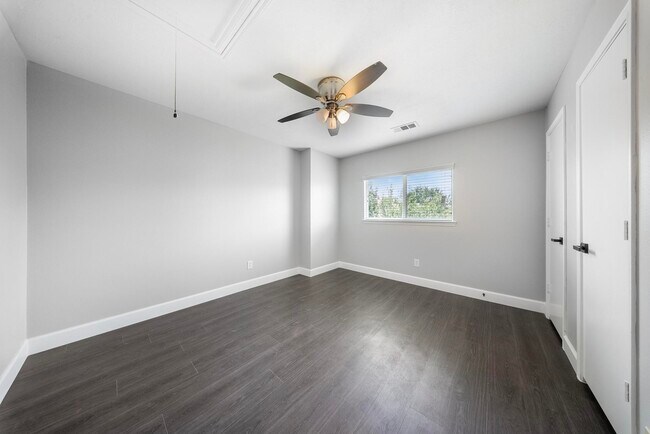 Building Photo - 8311 Sierra Hill Ct