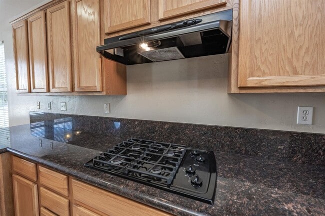 Building Photo - Beautifully Updated North Clovis 3/3