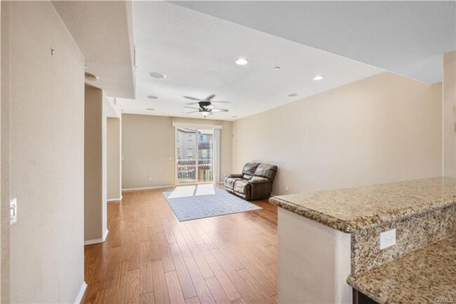 Building Photo - Beautifully Upgraded 3 Bedroom Townhome in...