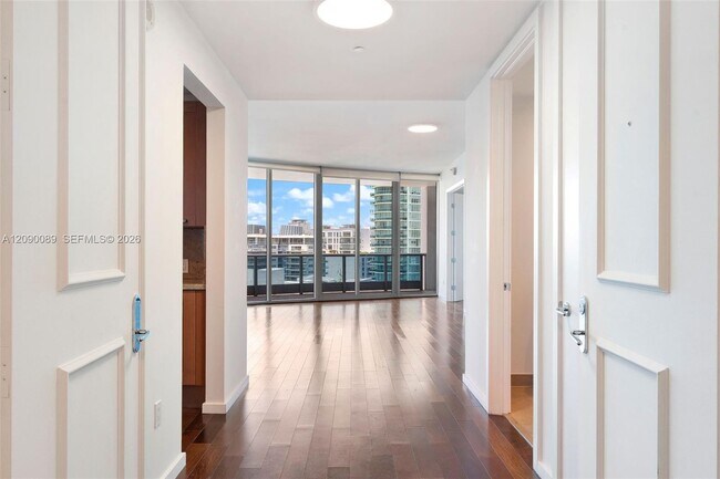 Building Photo - 5959 Collins Ave