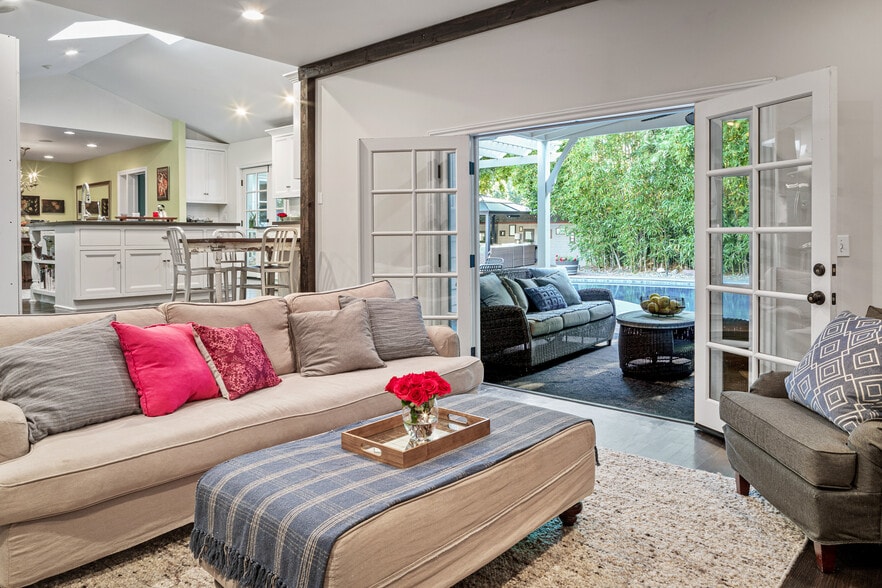 Building Photo - 4537 Agnes Ave