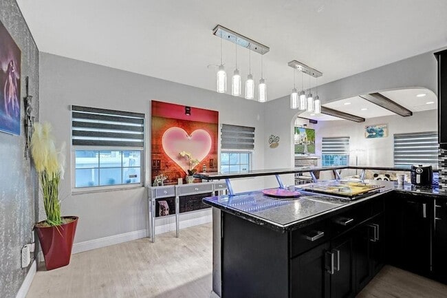 Building Photo - 2000 Jackson St