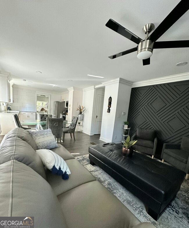 Building Photo - 1914 Montrose Dr