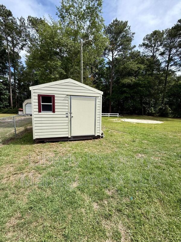 Building Photo - 1725 Sand Hill Rd