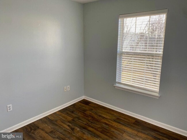 Building Photo - 142 Surrey Club Ln