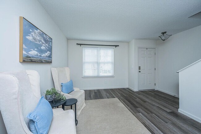 Building Photo - 306 Crestview Dr