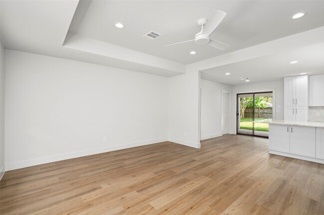 Building Photo - 9606 Pine Lake Dr