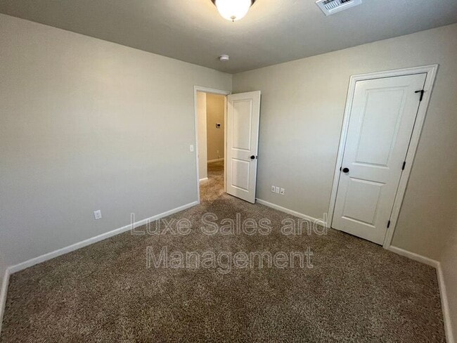 Building Photo - 9501 Ashford Dr