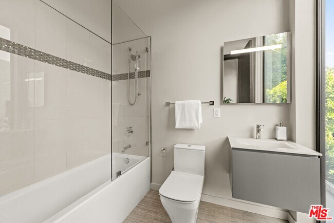 Building Photo - 1847 Coldwater Canyon Dr