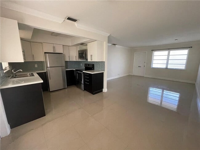 Building Photo - 2451 Lincoln St