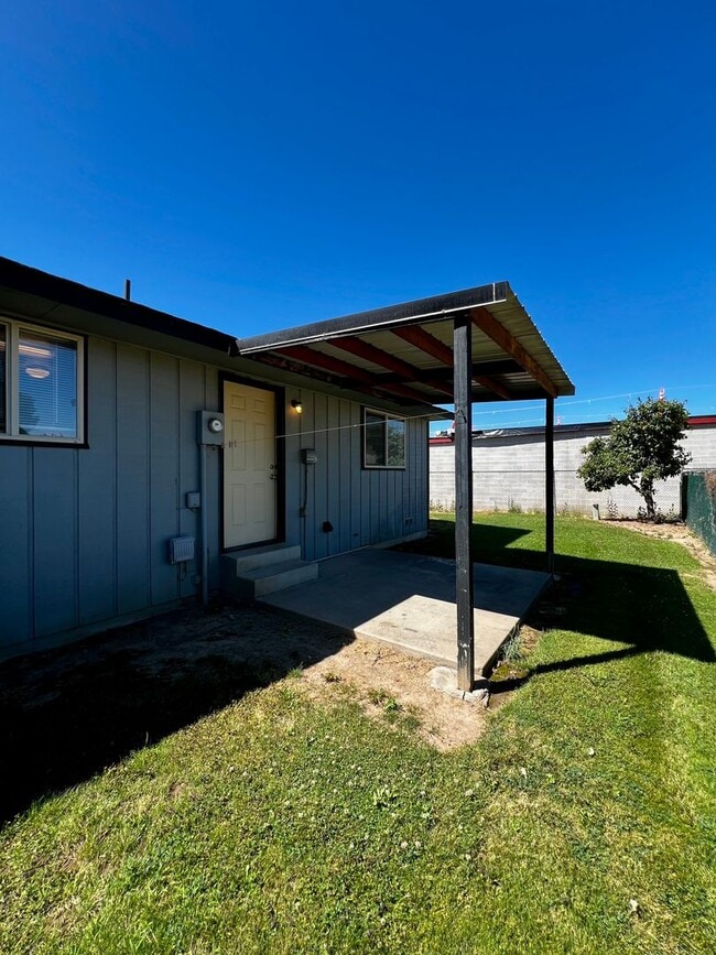 Building Photo - Non-Refundable & Security Deposit Total: $...