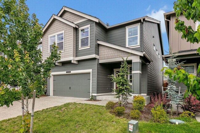 Building Photo - Spacious Puyallup Home with Room for the E...