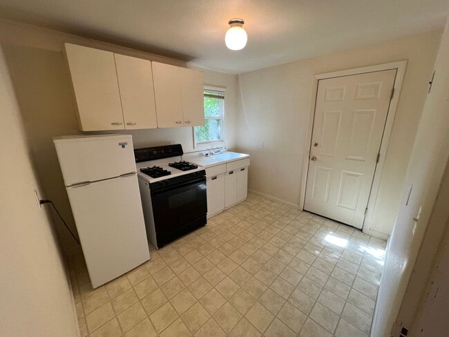 Building Photo - 102 E Park Ave