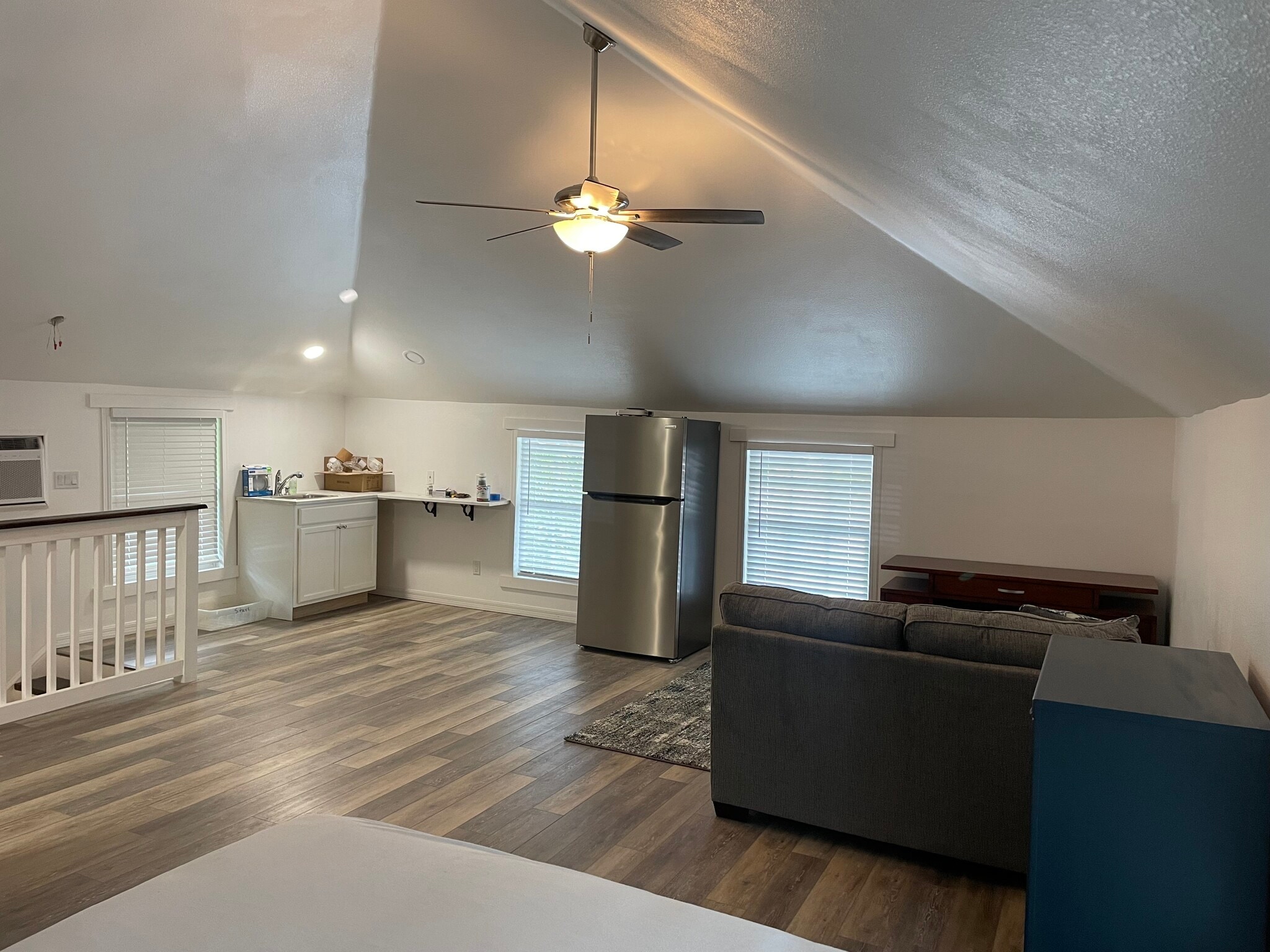 Vaulted ceilings - 210 W Michigan Ave