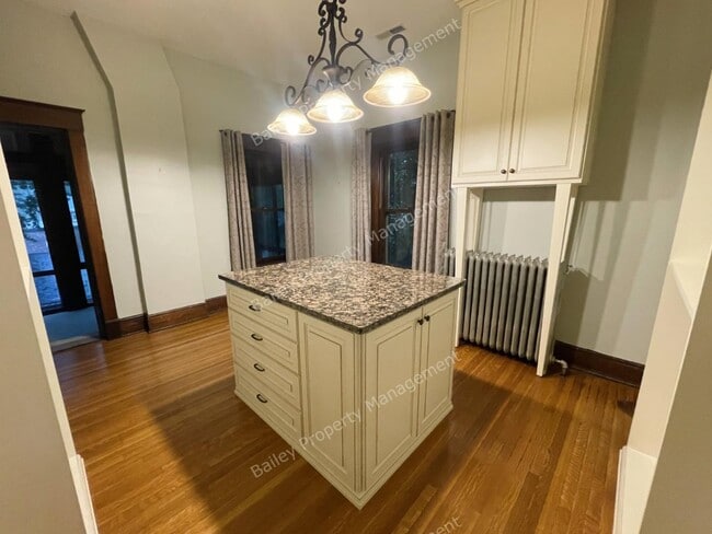 Building Photo - 1458 Cherokee Rd