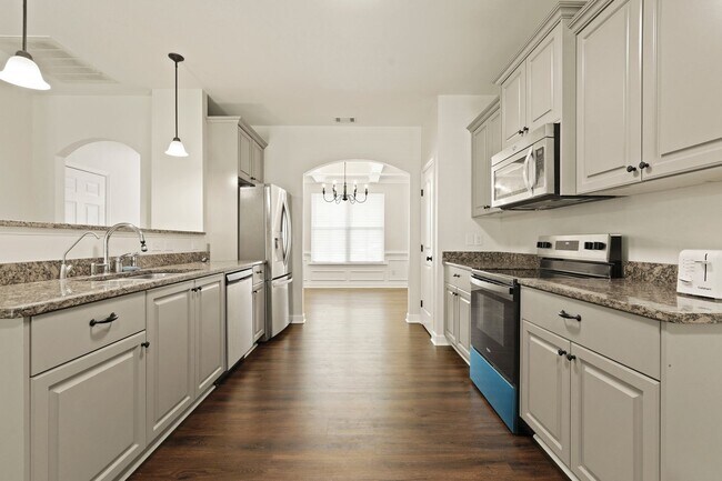 Building Photo - Spacious 4 Bedroom Home With Plenty of Space to Enjoy and Resort-style Amenities in Belmont Glen