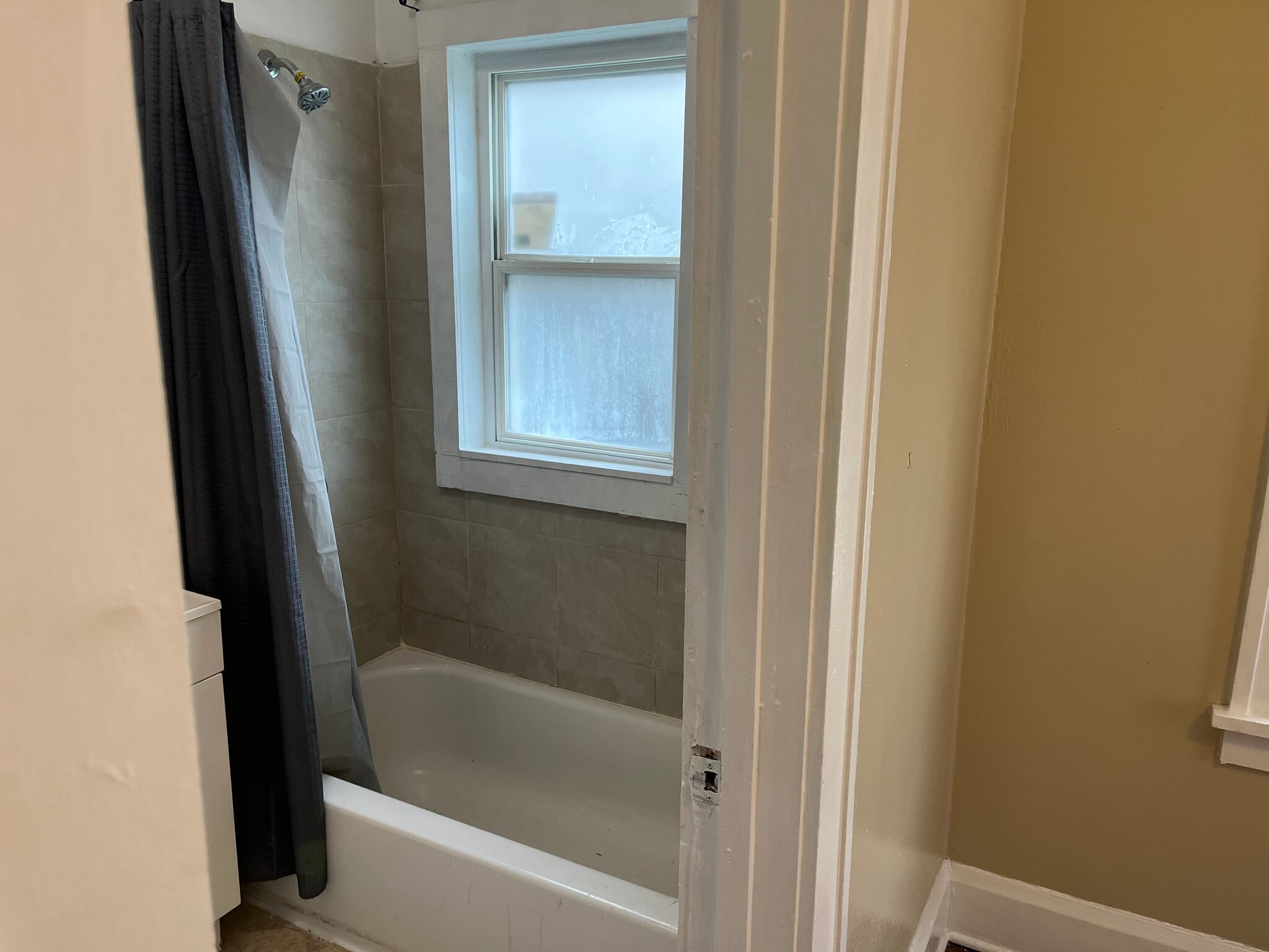 Bathroom - 1623 Parmele St