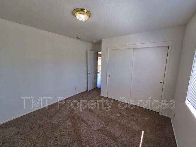 Building Photo - 228 McFarland St