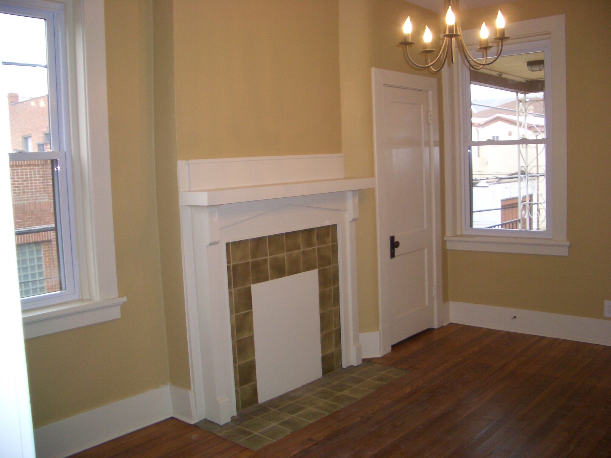 Building Photo - 4121 Davison St