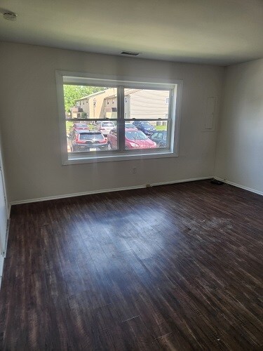 Living Room - 1100 Vincent Rd
