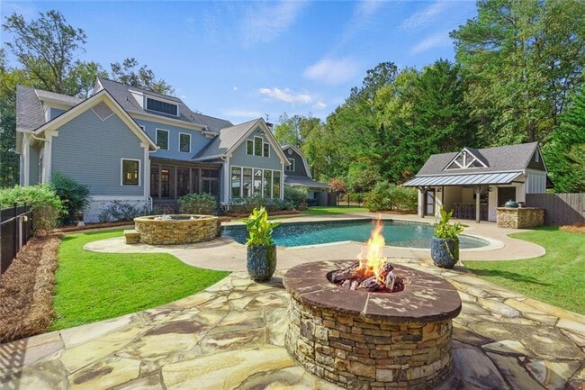 Building Photo - 390 Hembree Rd