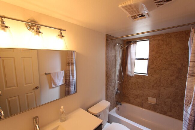 Building Photo - 3200 S Litzler Dr