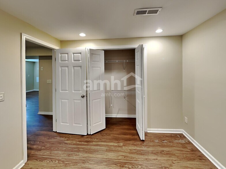 Building Photo - 12478 Thoroughbred Dr