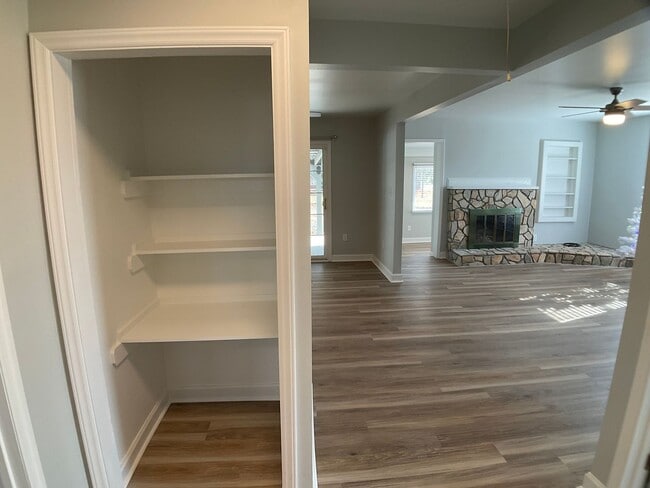 Building Photo - Modern Comfort and Convenience in the Heart of Durham