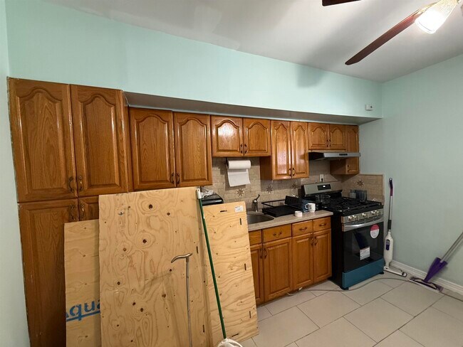 Building Photo - 360 Ege Ave