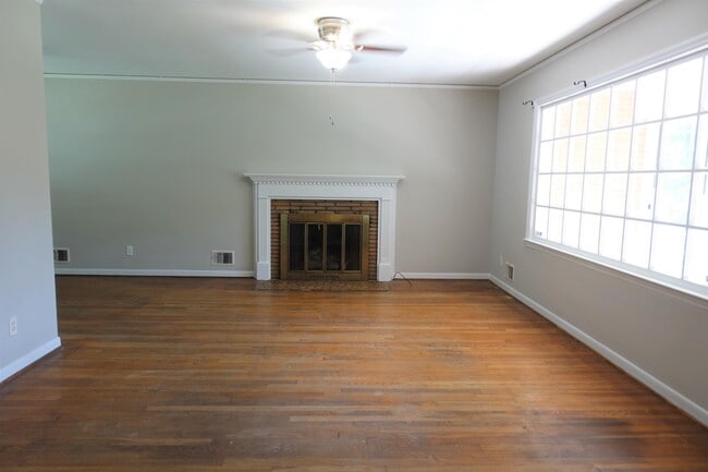 Building Photo - 104 Vanderbilt Rd