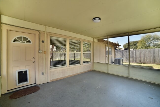 Building Photo - 4611 Kimball Dr