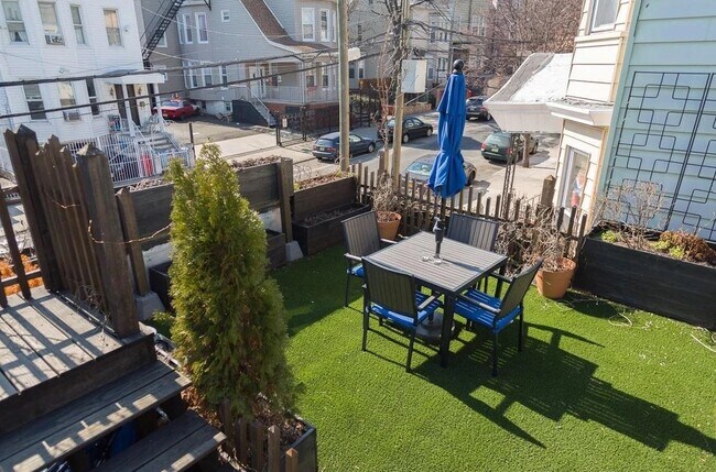 Building Photo - 1901 Palisade Ave